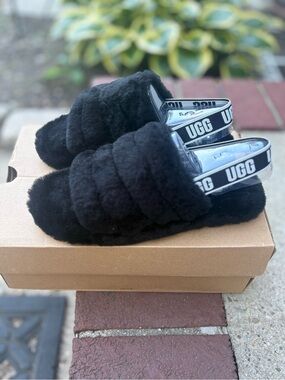 UGG Black Plush Fluff Yeah Slides with Branded Heel Strap Kids Size 5
